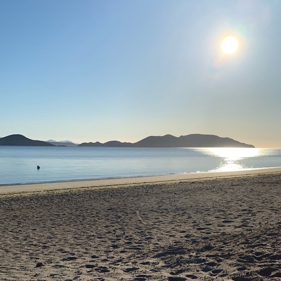 Would love to meet you and your closet⭐️ - Picture 1 of 4